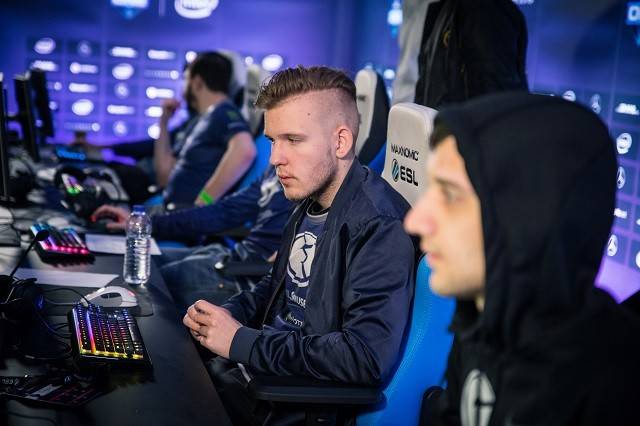 赛季中段的 赛季中段的